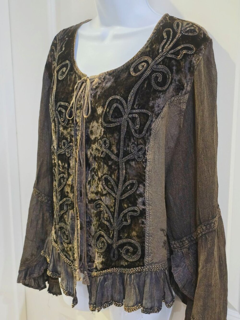 All That Jazz โฆ Velvet Embroidered Brown Boho Blouse โฆ Bell Sleeve Ruffle Hem M - Picture 9 of 15